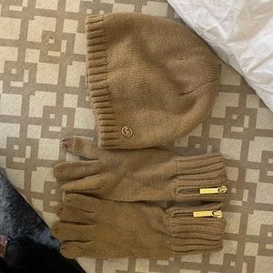 Michael KORS beanie and glove set
